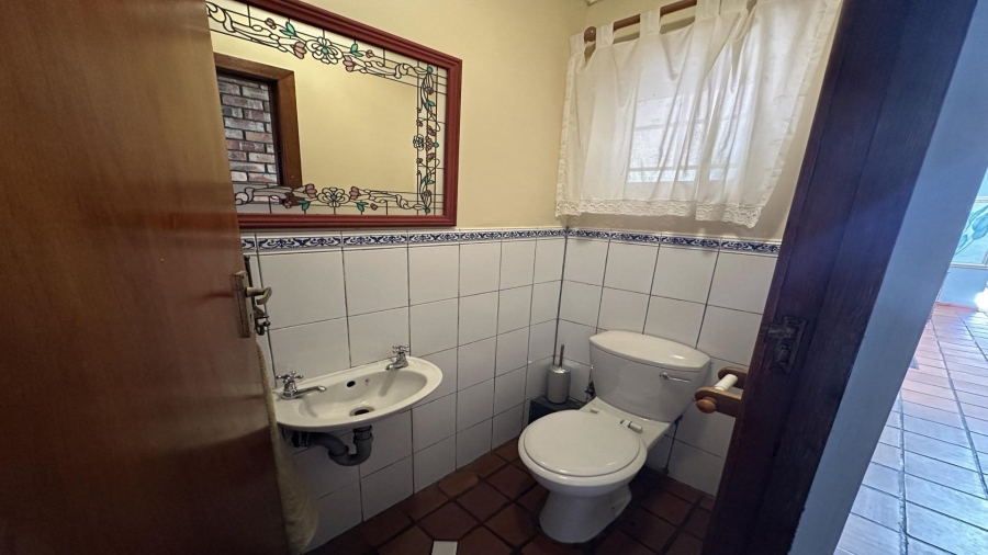 5 Bedroom Property for Sale in Lovemore Heights Estate Eastern Cape